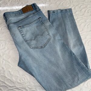 AE AirFlex + Patched Athletic Skinny Jean